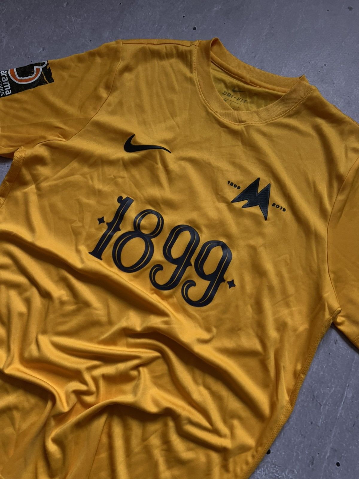 Nike Torquay United 2019-20 Nike t-shirt football jersey sz L #4 Size US L / EU 52-54 / 3 - 2 Thumbnail
