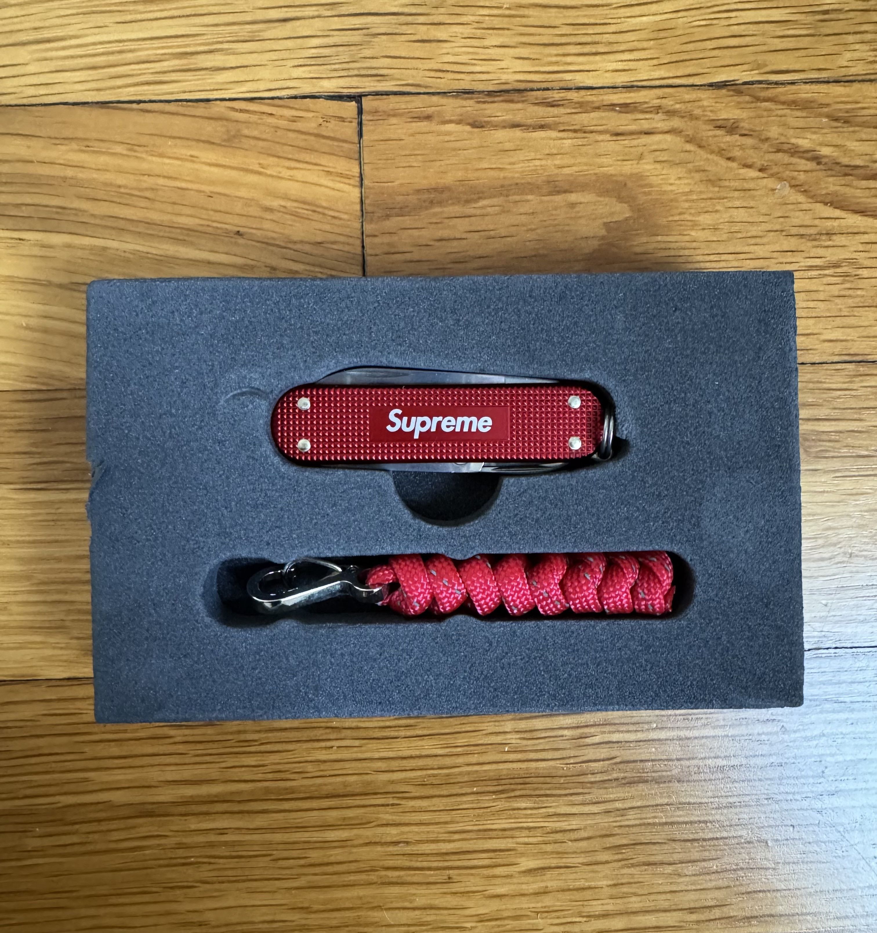 Supreme Supreme Victorinox Classic Alox Knife Size ONE SIZE - 3 Thumbnail