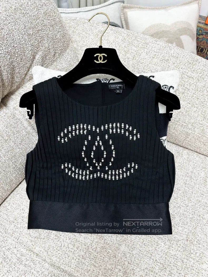 Chanel Chanel 22A Handicraft Workshop Black Pleated Sleeveless Ve Size XXS / US 00 / IT 34 - 1 Thumbnail