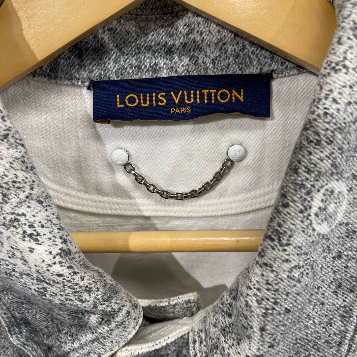 Louis Vuitton Louis Vuitton Galaxy Gradient Denim Jacket L 99% new stains Size US L / EU 52-54 / 3 - 3 Thumbnail