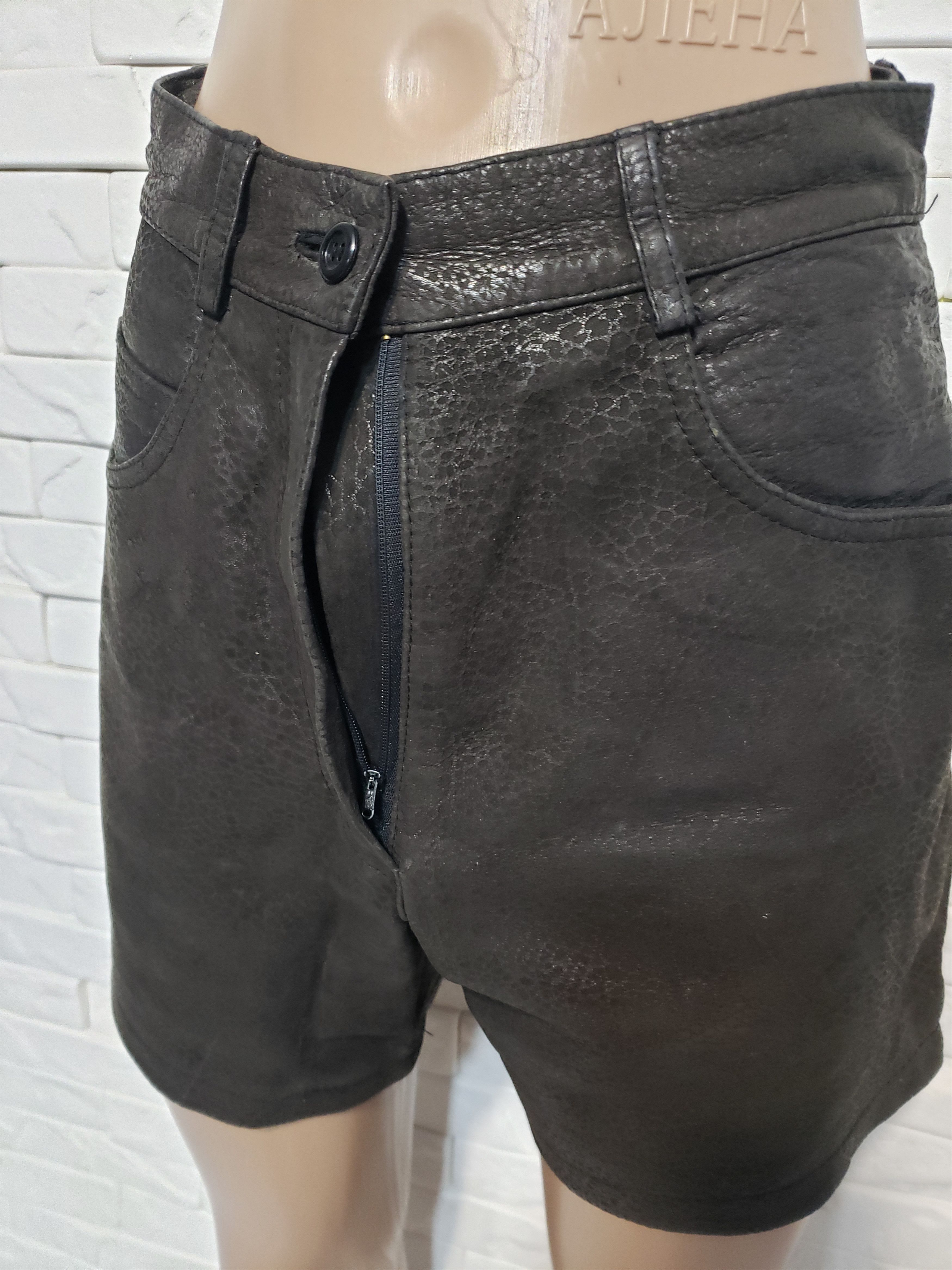 Designer Leather brown women's shorts. Size 26" / US 2 / IT 38 - 5 Thumbnail