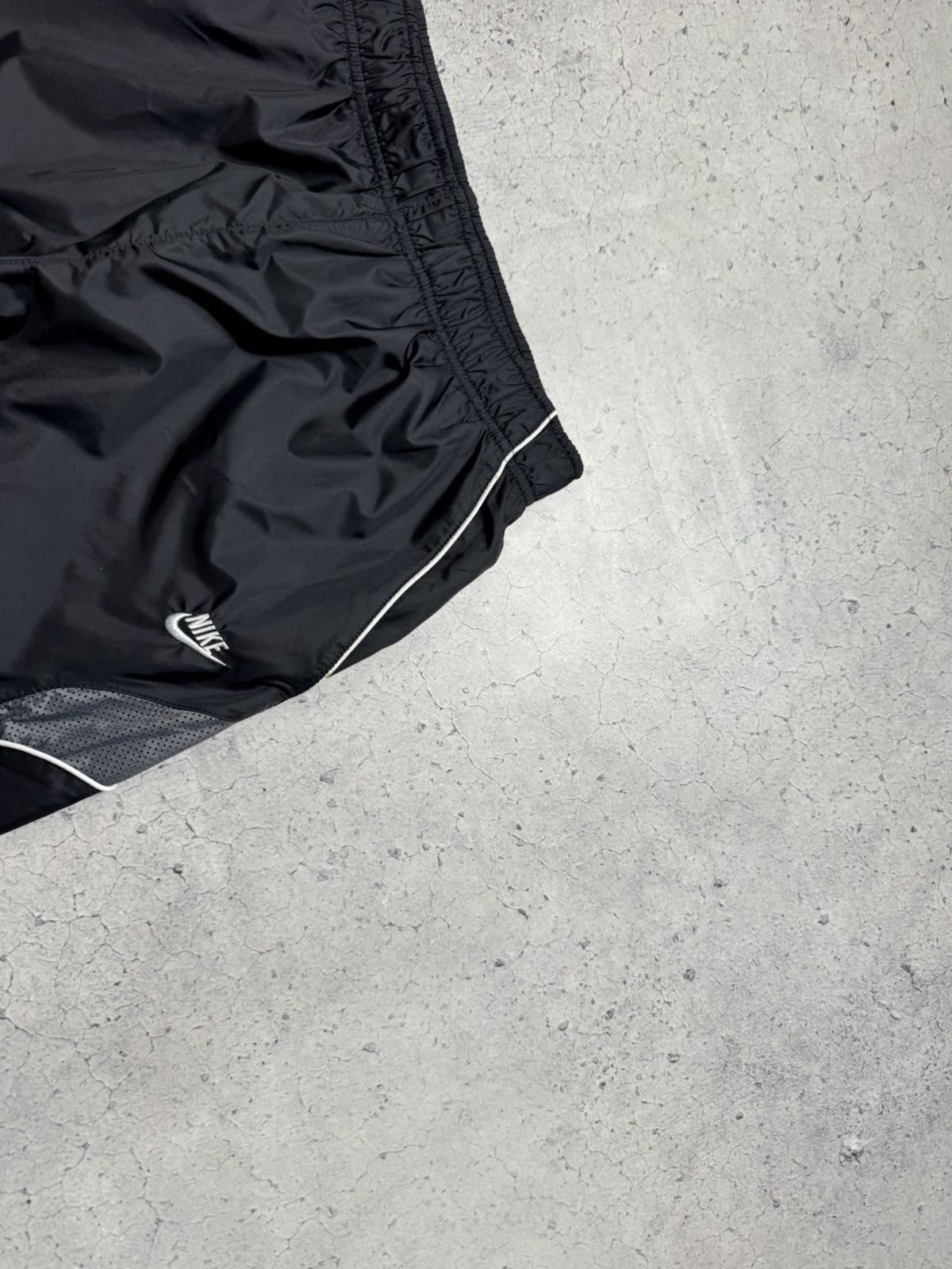 Nike Nike Vintage Nylon Shorts Swoosh Drill Y2K Size US 30 / EU 46 - 4 Thumbnail