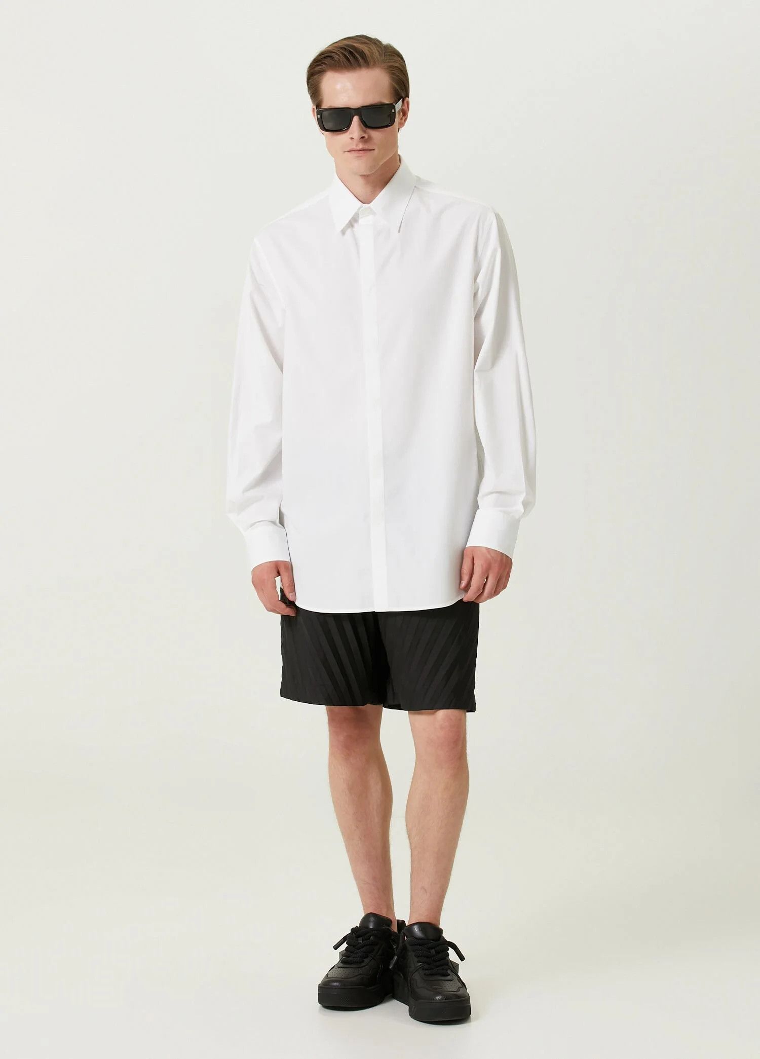 Valentino VALENTINO Garavani black pleated effect nylon bermuda shorts Size US 34 / EU 50 - 2 Thumbnail
