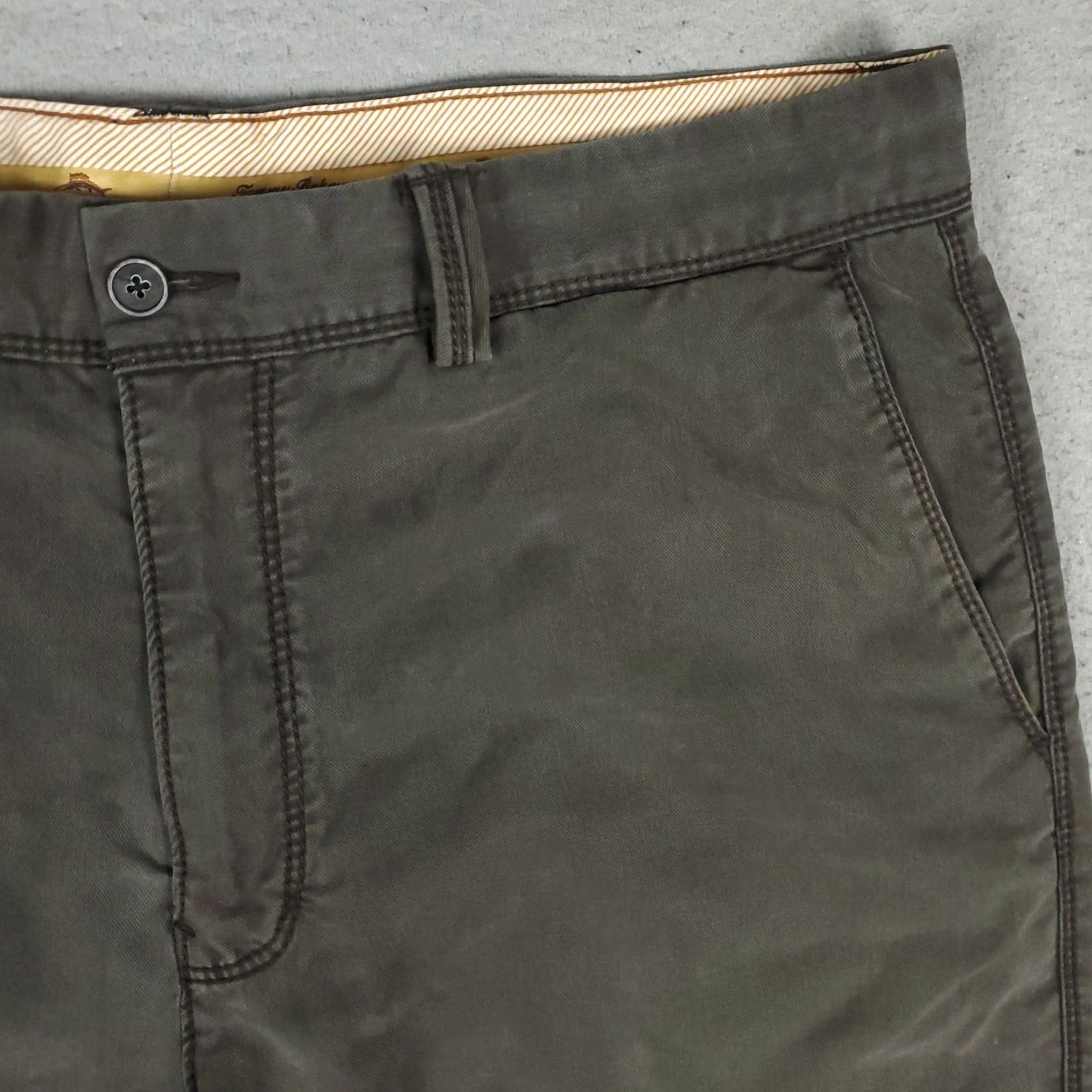 Tommy Bahama VINTAGE Tommy Bahama Men's Chino Shorts Size 35 Brown Casual Pleated Cotton Blend Size US 35 - 3 Thumbnail