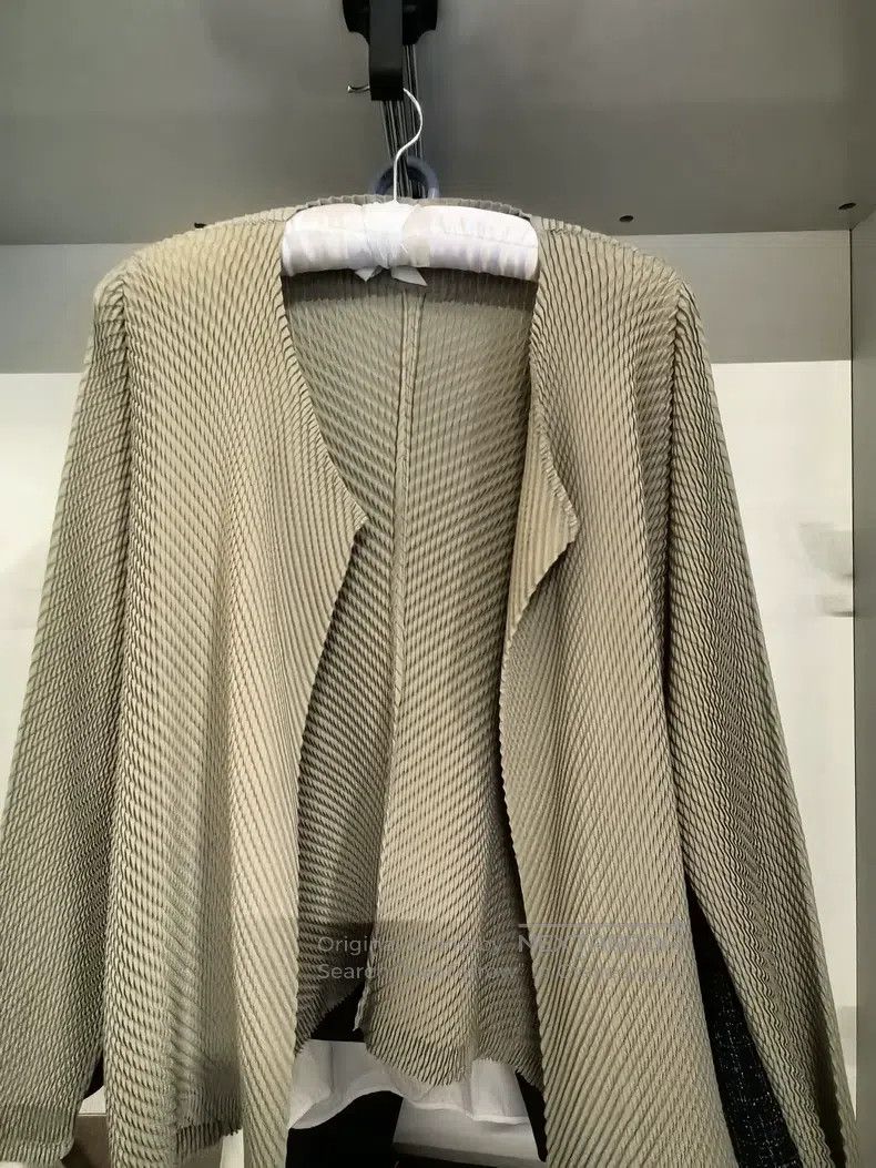 Issey Miyake Issey Miyake Fish Scale Cardigan Size M / US 6-8 / IT 42-44 - 1 Thumbnail