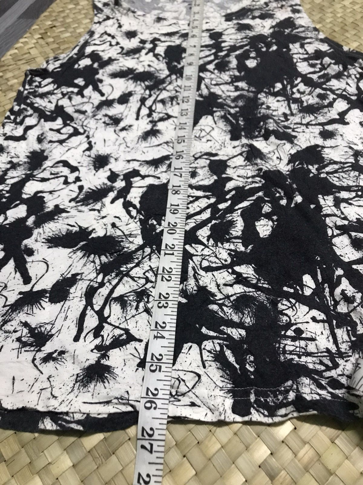 Designer × Japanese Brand × Uniqlo Uniqlo sprzny x moma special edition Size US L / EU 52-54 / 3 - 6 Thumbnail