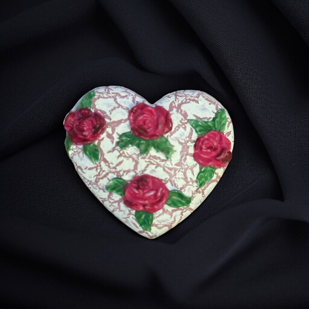 Vintage Vintage white crackled resin heart with red roses tax pin Size ONE SIZE - 1 Thumbnail