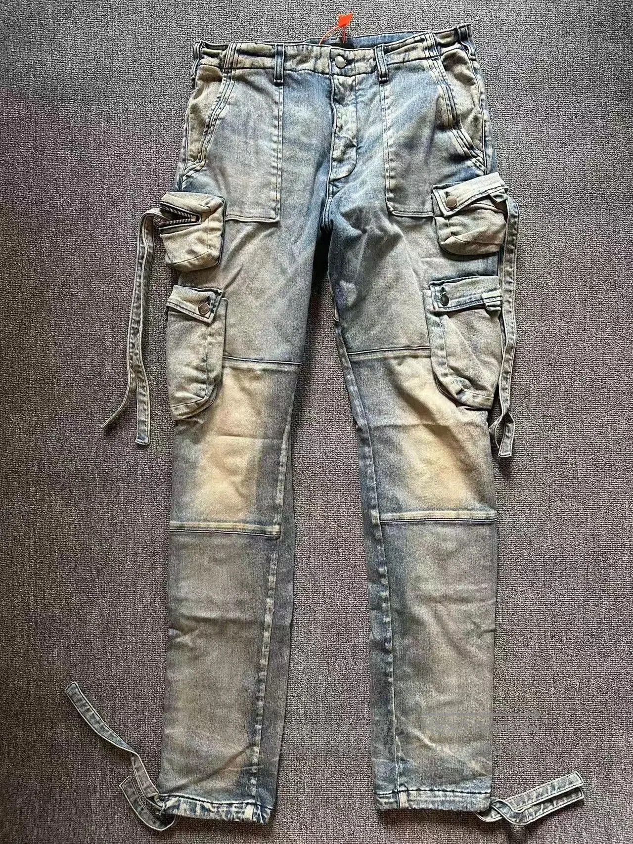 amiri cargo jeans in comfortable denim fabric.