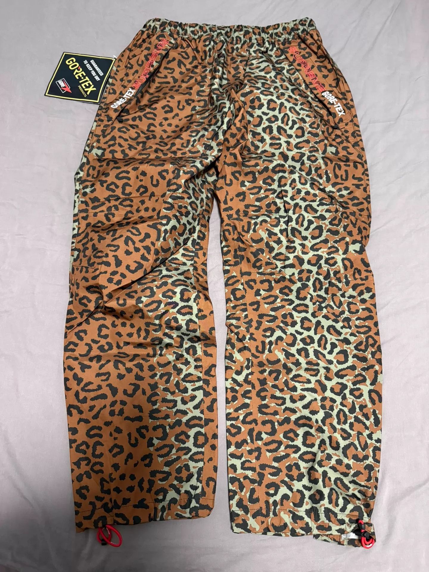 Supreme Supreme Gore-Tex Leopard Print Pants M New With Tags Size US 32 / EU 48 - 2 Thumbnail