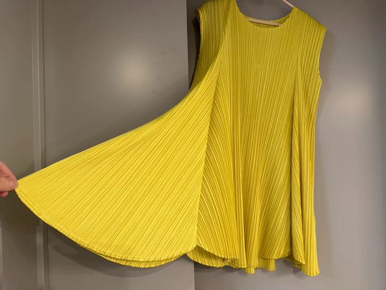 Issey Miyake Issey Miyake size:3 Yellow pleated dress Size S / US 4 / IT 40 - 2 Thumbnail