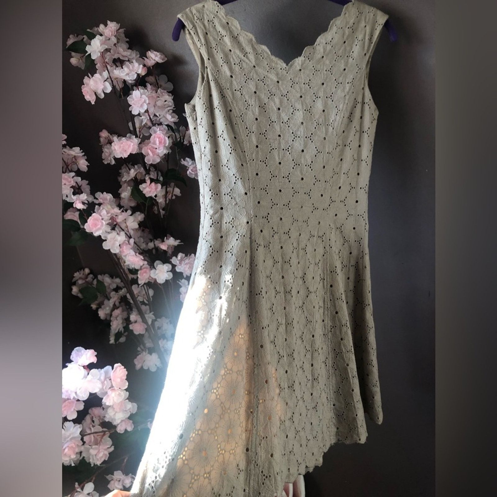 Guess Guess dress floral embroidered in cream/nude Size S / US 4 / IT 40 - 6 Thumbnail