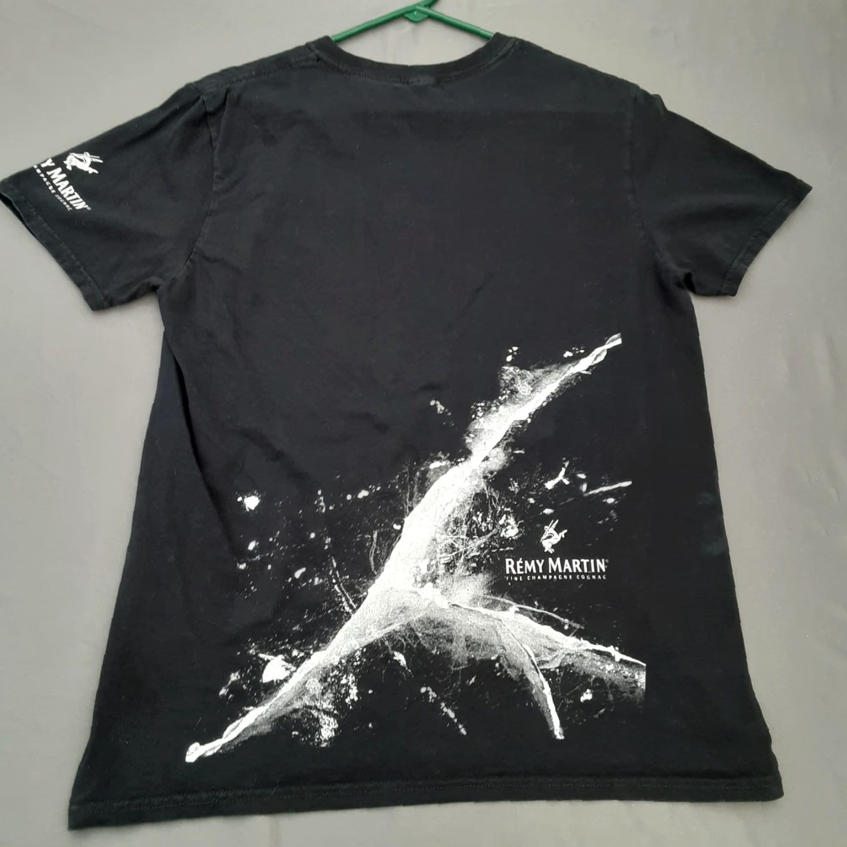 Gildan VINTAGE Gildan T-Shirt Mens Size M Black Short Sleeve Graphic Print Logo Cognac Remy Martin Fine Champagne Alcohol Crew Neck Classic All Seasons Size US M / EU 48-50 / 2 - 5 Thumbnail