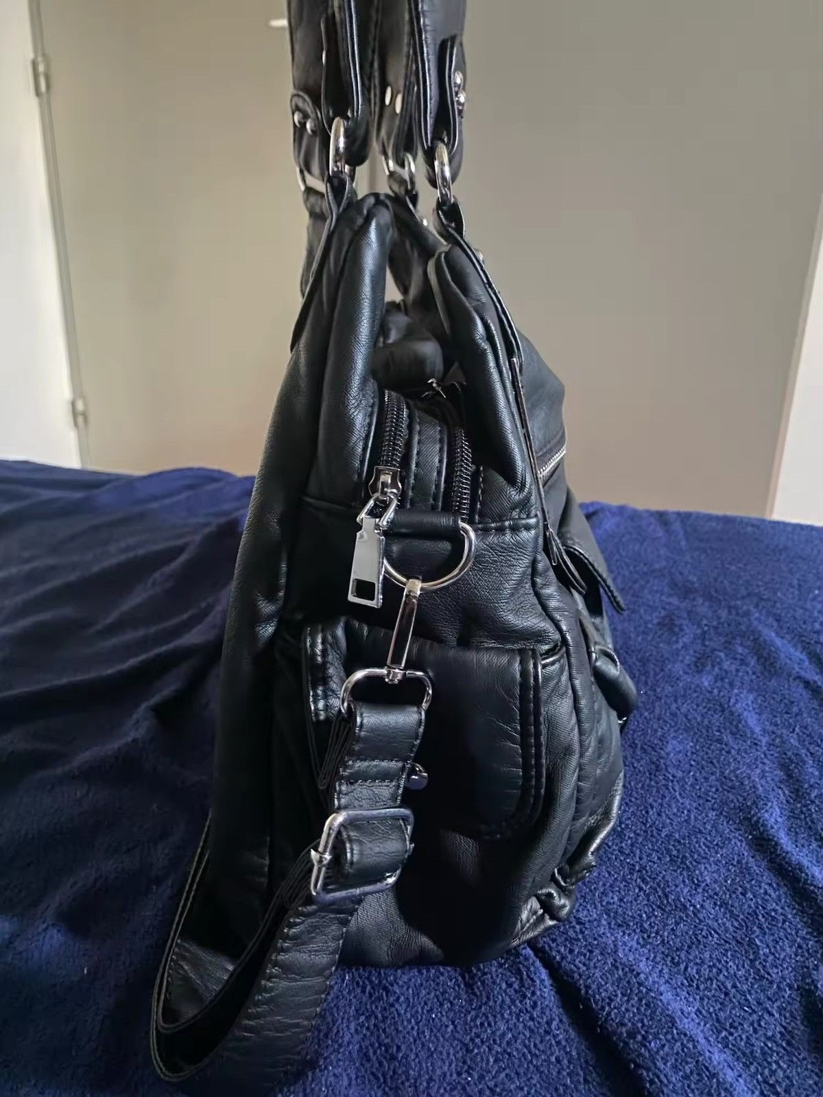Leather Multi-Pocket Shoulder Crossbody Bag Size ONE SIZE - 6 Thumbnail