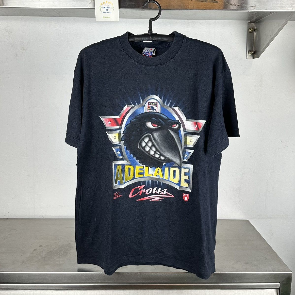 Other × Vintage Vintage 90s Adelaide Crows Australia Football AFL T-shirt Size US XL / EU 56 / 4 - 1 Thumbnail