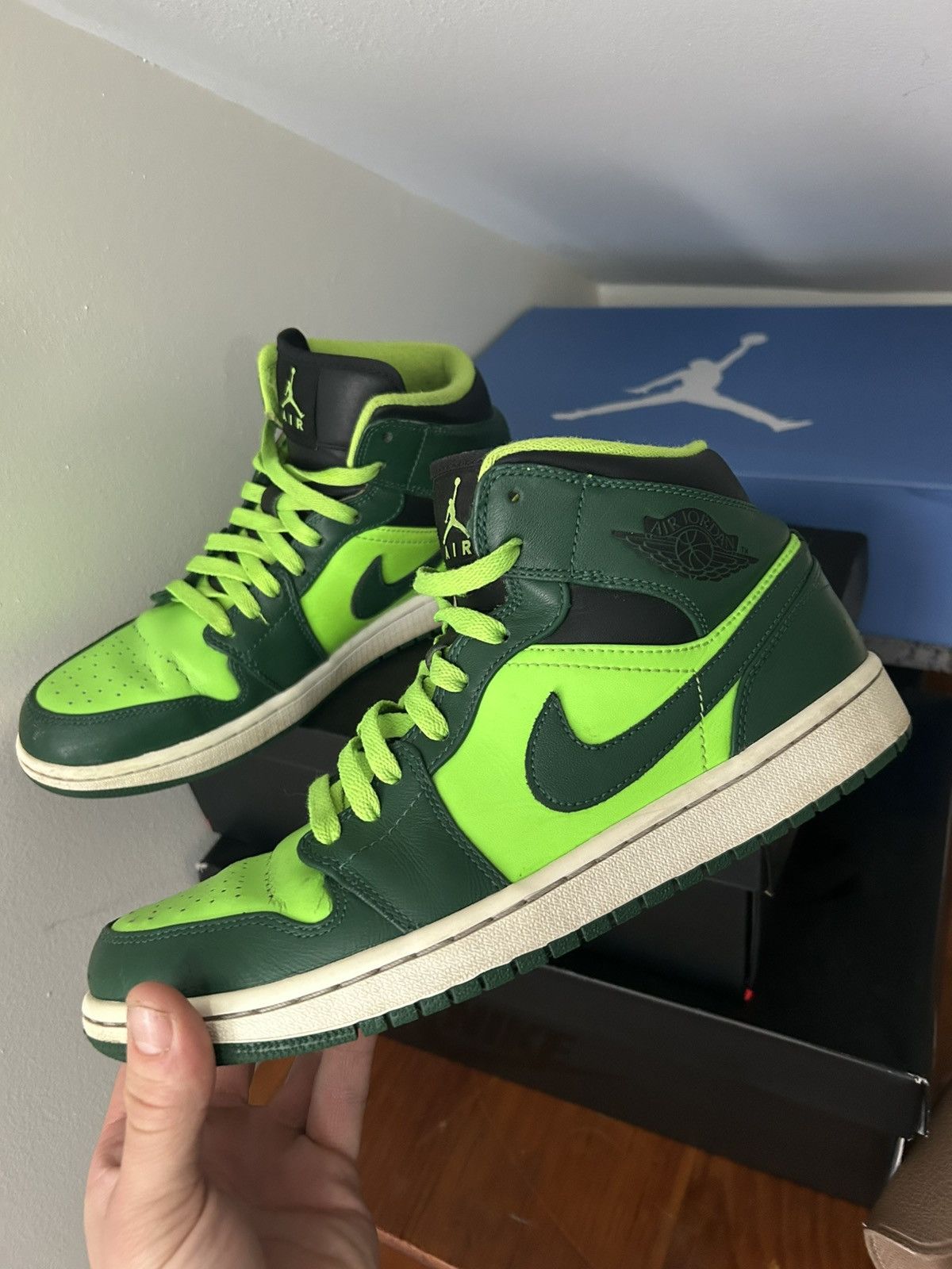 Jordan Brand Air Jordan Retro 1s Size US 9 / EU 42 - 5 Thumbnail