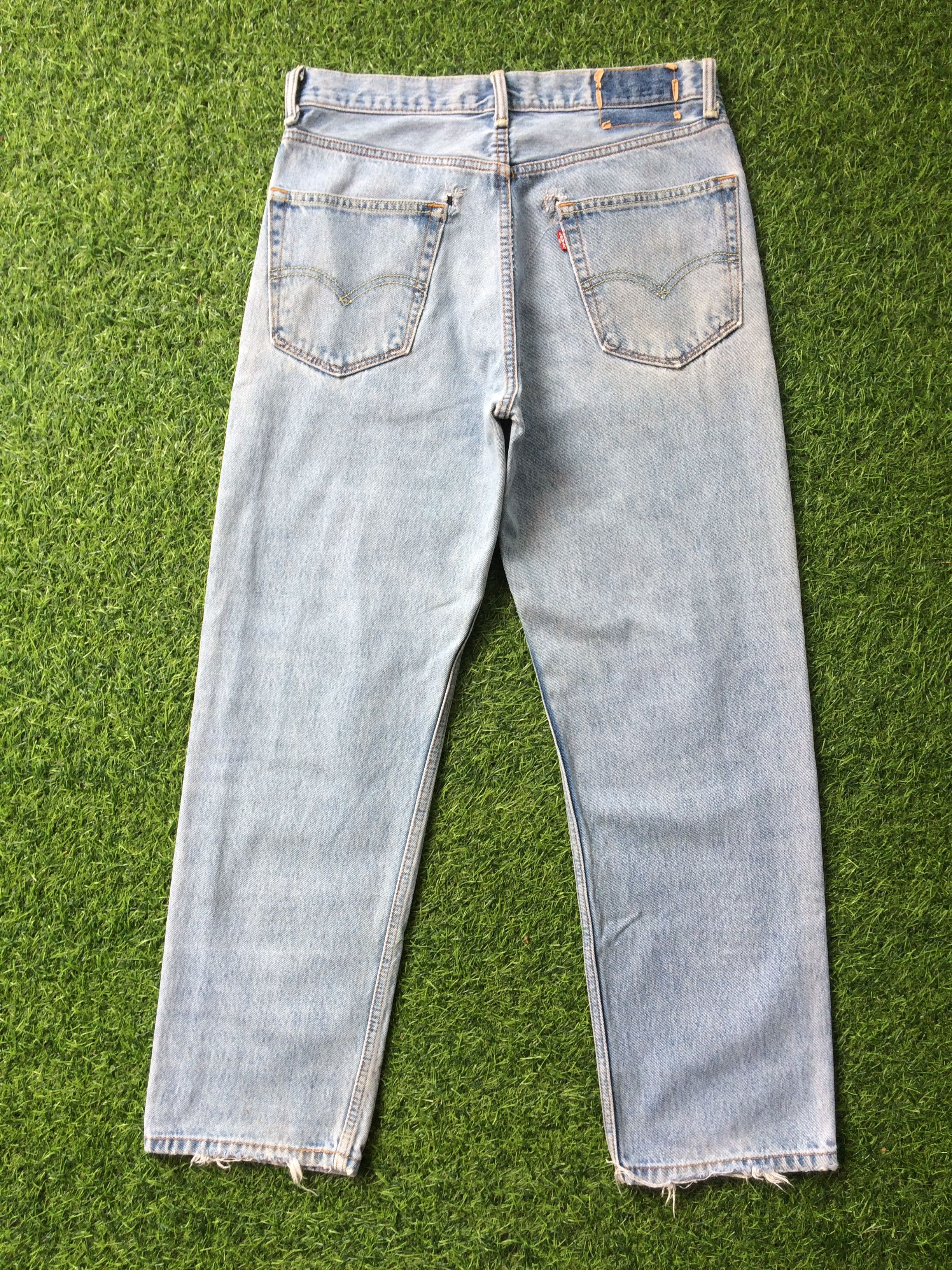 Levi's Distressed Levis 550 Light Wash Jeans #B-1049 Size US 32 / EU 48 - 2 Thumbnail