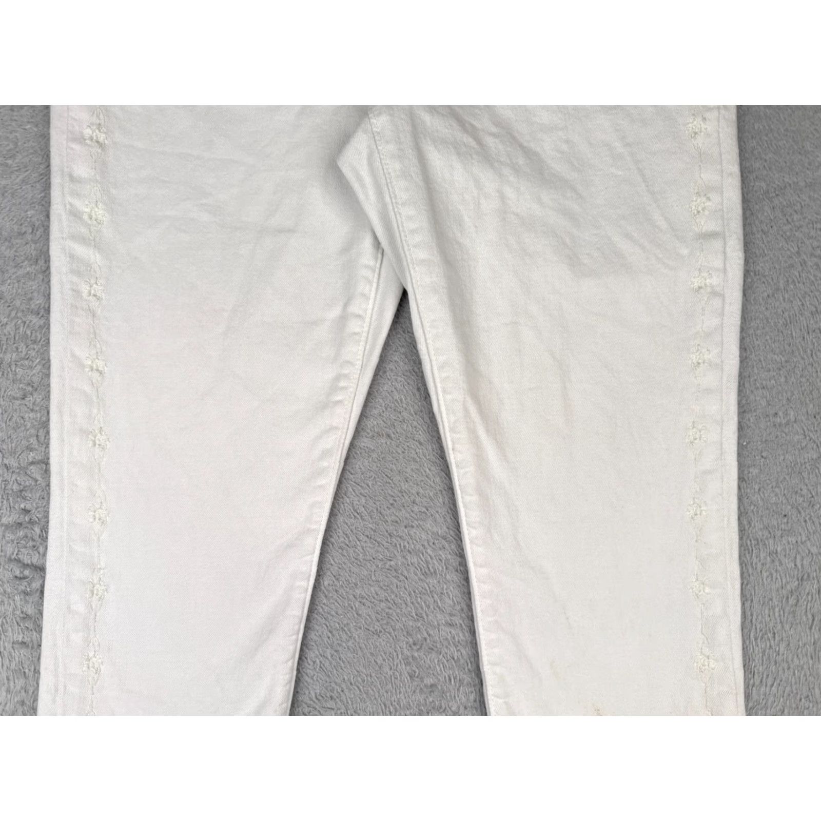 Levi's Levis Jeans Women White Capri Mid Rise 29x21 Cotton Blend 29 21 Inseam Denim 5-Pocket Distressed Capris Womens Jeans Size 29" - 3 Thumbnail