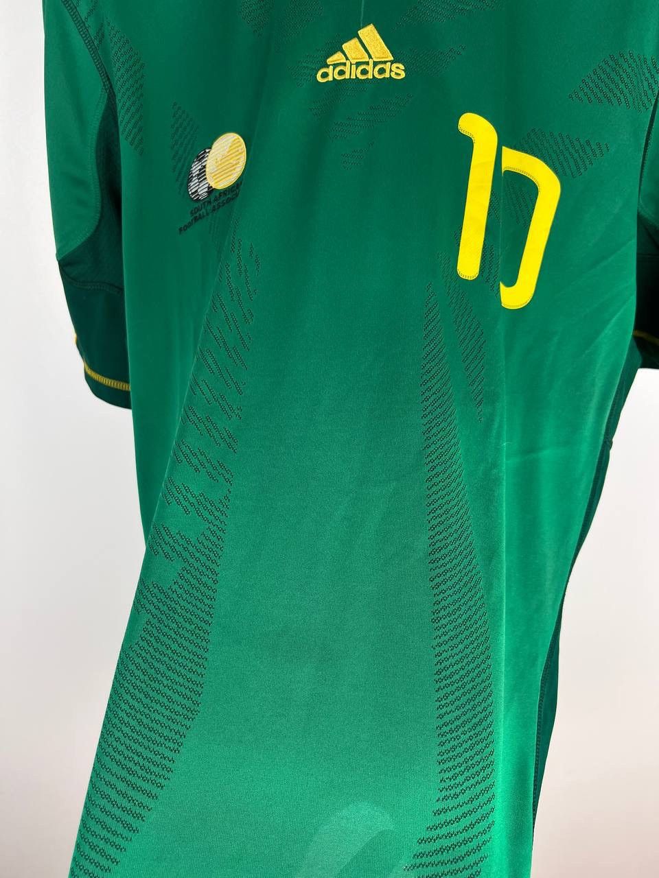 Adidas South African Adidas 2009 Pienaar 10 jersey t-shirts size L Size US L / EU 52-54 / 3 - 8 Thumbnail