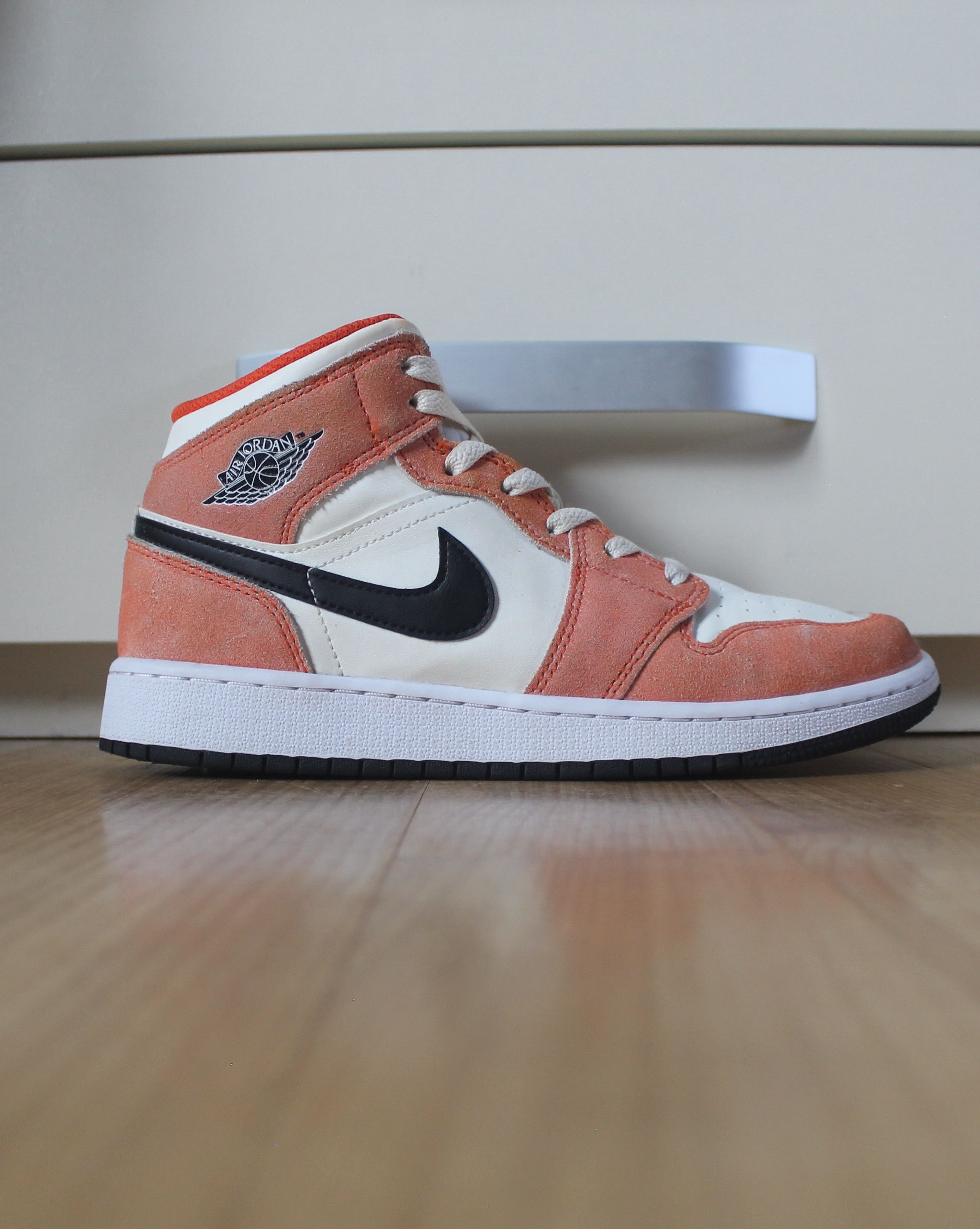 Jordan Brand × Nike Nike Air Jordan 1 Mid Team Orange Black Sail White Size US 5.5 / IT 35.5 - 4 Thumbnail