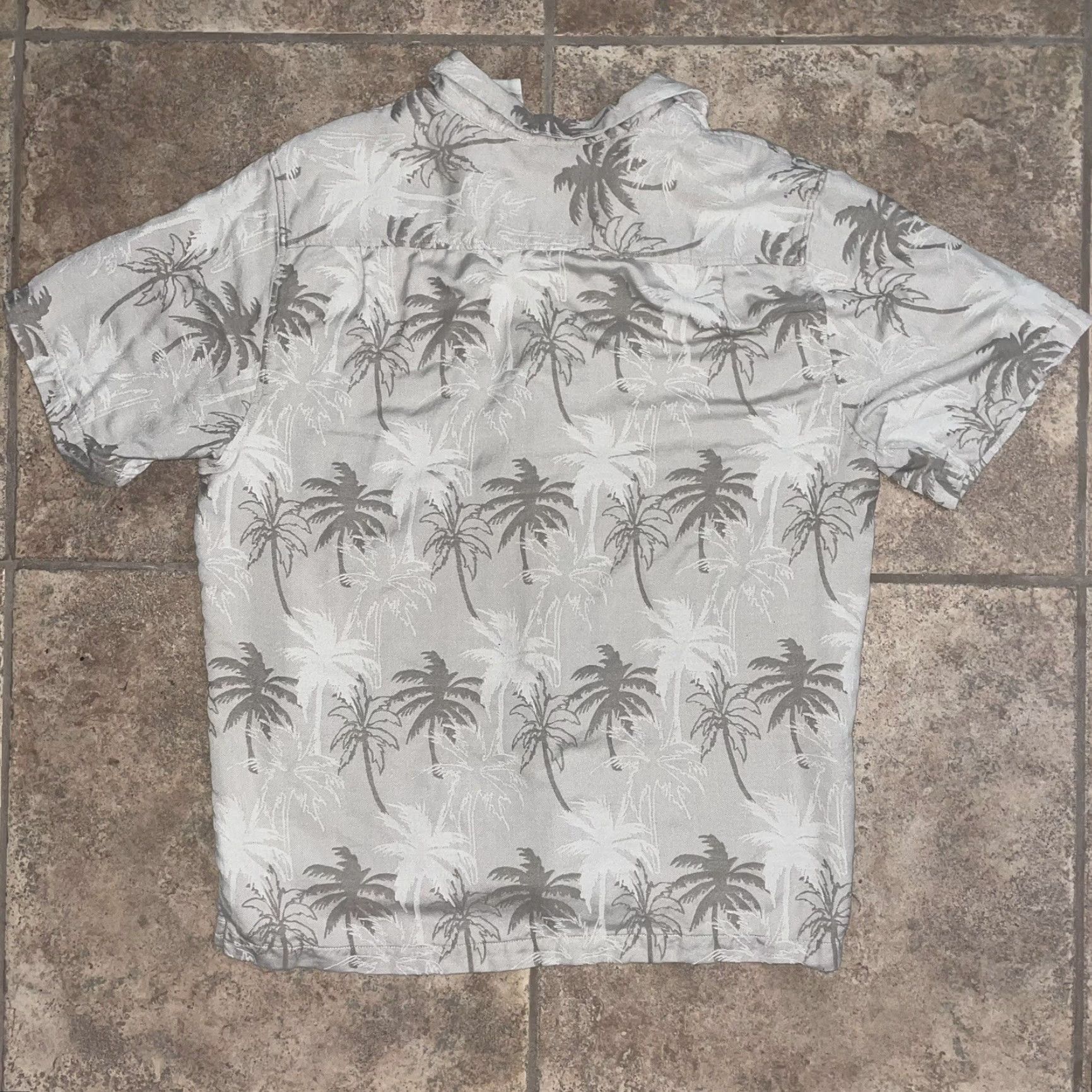 Tommy Bahama VINTAGE Tommy Bahama Hawaiian Shirt Short Sleeve Men Large 100% Silk Palm Tree Print Beige Tropical Bahamas Size US L / EU 52-54 / 3 - 5 Thumbnail