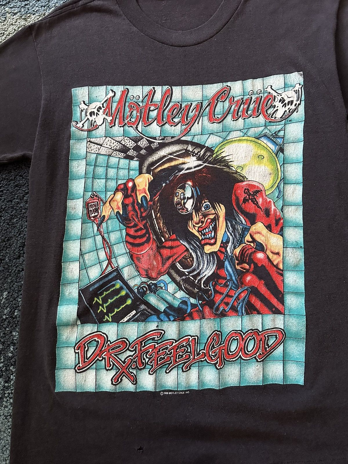image of Band Tees Crazy Vintage 80’S Motley Crue Dr Feelgood Band Shirt in Black, Men's (Size Medium)