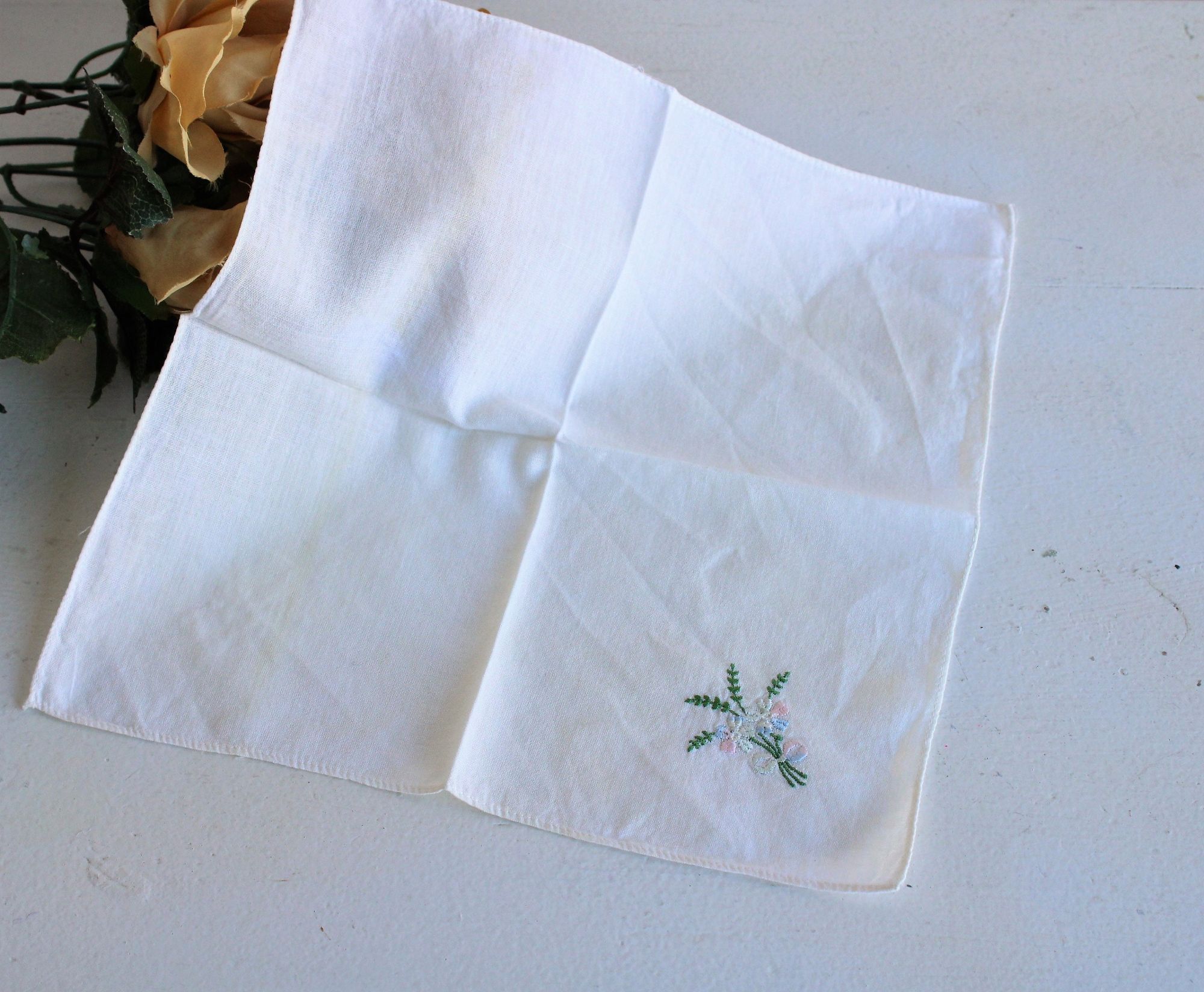 Vintage Vintage 1950s Handkerchief, White Cotton With Pink And Blue Size ONE SIZE - 2 Thumbnail