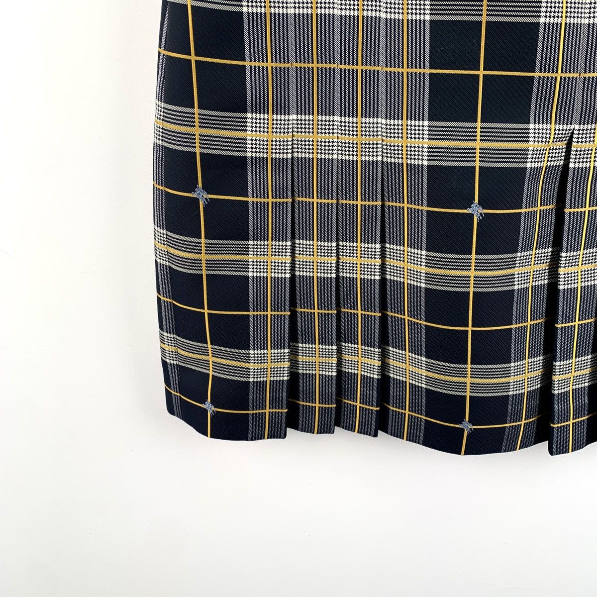 Burberry Burberry Colorblocked Pleated Patchwork Dress Size XXS / US 00 / IT 34 - 4 Thumbnail