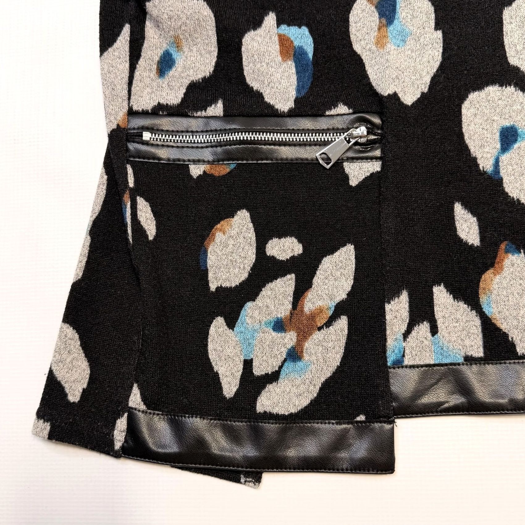 Joseph Ribkoff Joseph Ribkoff Sweater Womens 8 Black Animal Print Mock Neck Zip Pocket Tunic Size M / US 6-8 / IT 42-44 - 5 Thumbnail