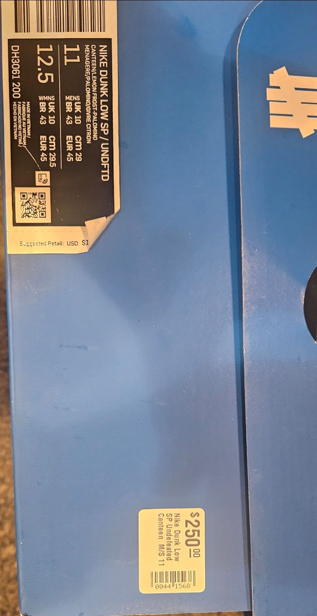 Nike Undefeated dunks canteen Size US 11 / EU 44 - 10 Thumbnail