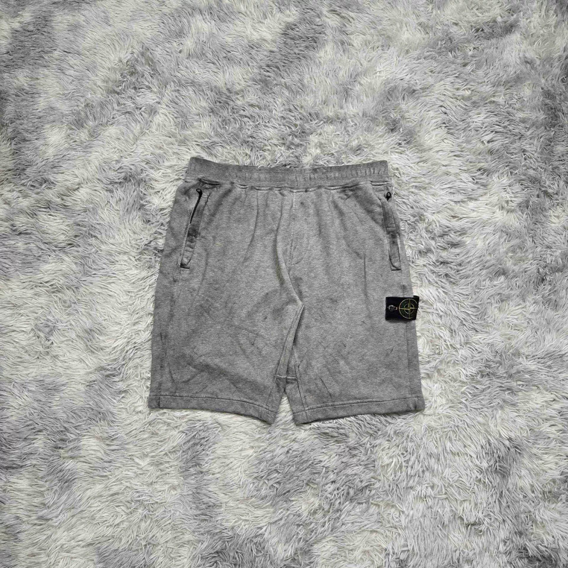 Stone Island Stone Island Shorts Designer Casual Size US 34 / EU 50 - 1 Thumbnail