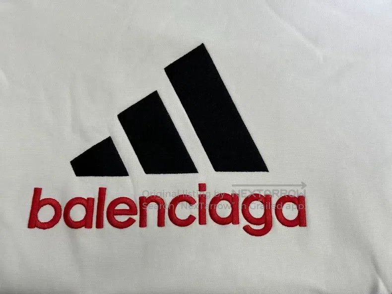 Balenciaga Balenciaga Printed Round Neck Label Sweatshirt - White Size US L / EU 52-54 / 3 - 3 Thumbnail