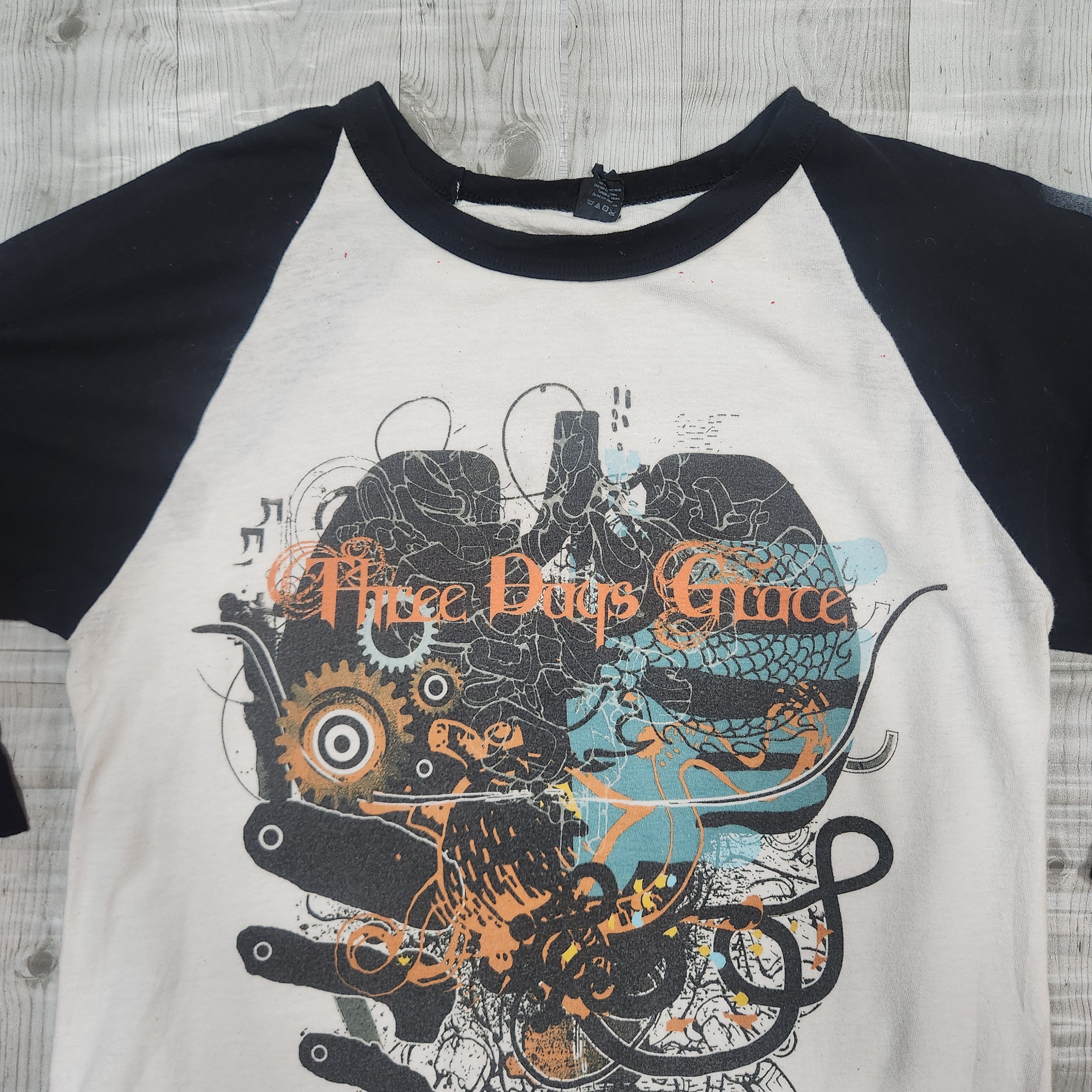 Band Tees Three Days Grace Human Raglan TShirt Size US M / EU 48-50 / 2 - 2 Thumbnail
