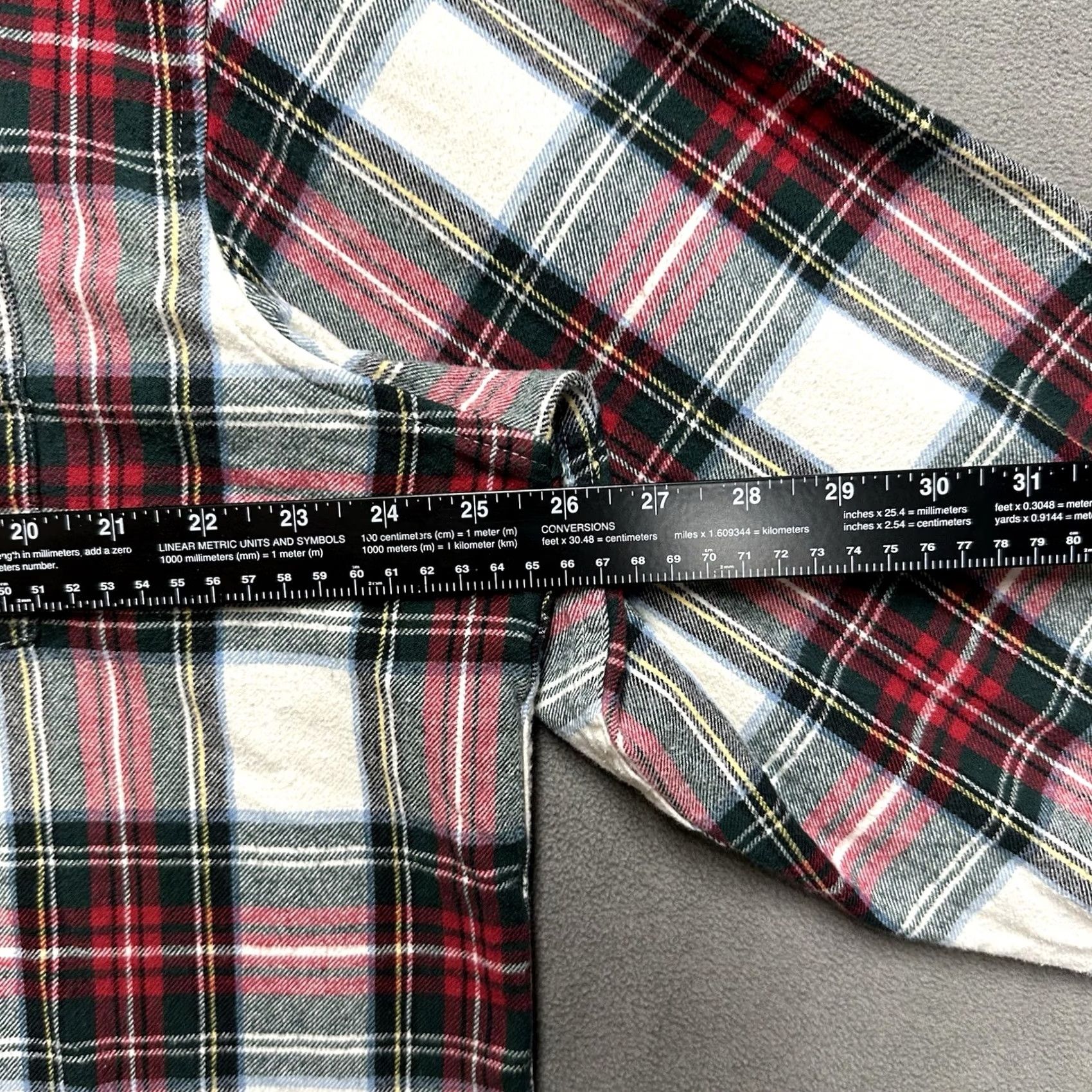 Vintage RedHead Shirt XL Red White Green Plaid Flannel Long Sleeve Button Down EUC Mens Size US XL / EU 56 / 4 - 7 Thumbnail