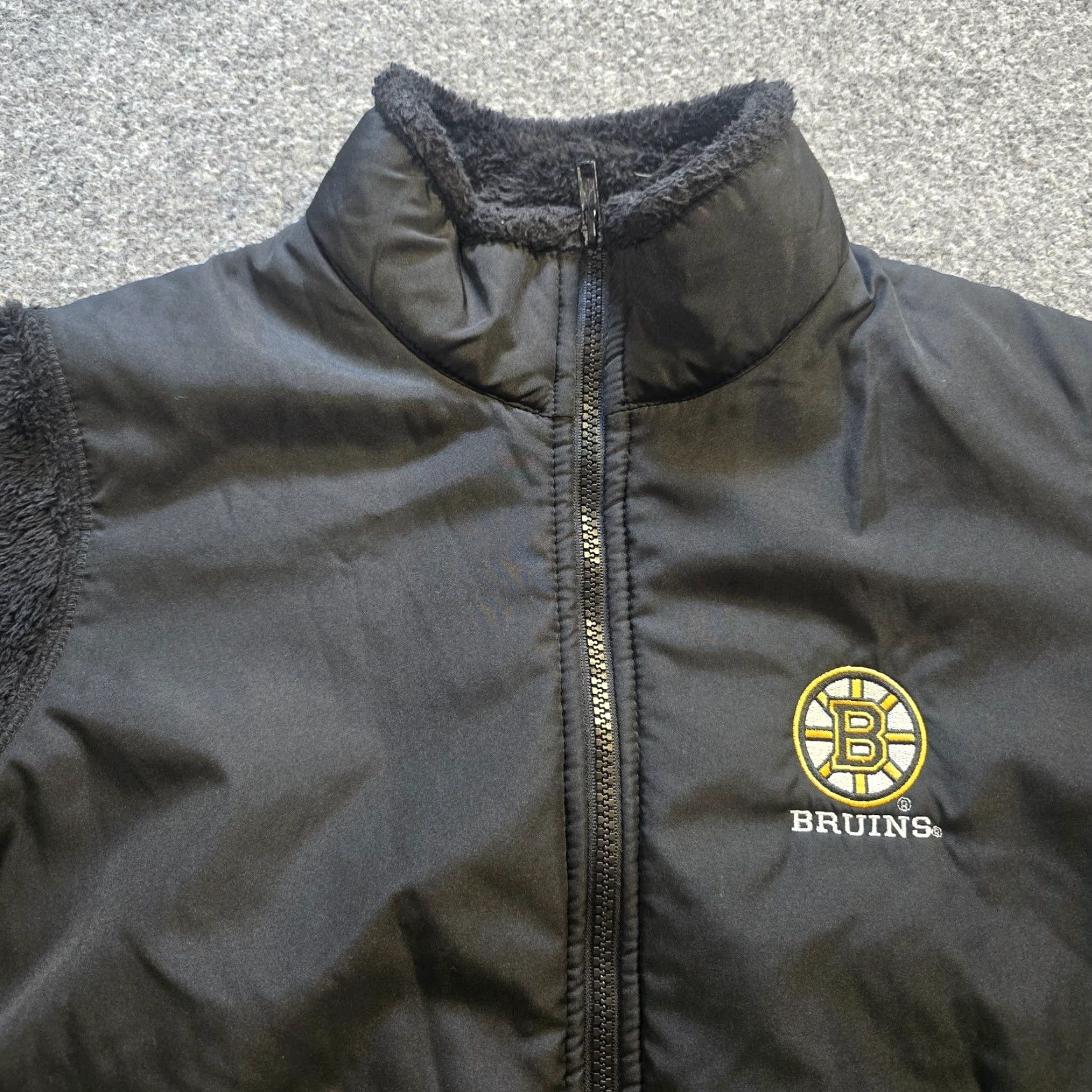 Vintage VINTAGE Bruins Sweater Womens Size Small Black Fleece Fuzzy Full Zip Long Sleeve Casual Size S / US 4 / IT 40 - 2 Thumbnail