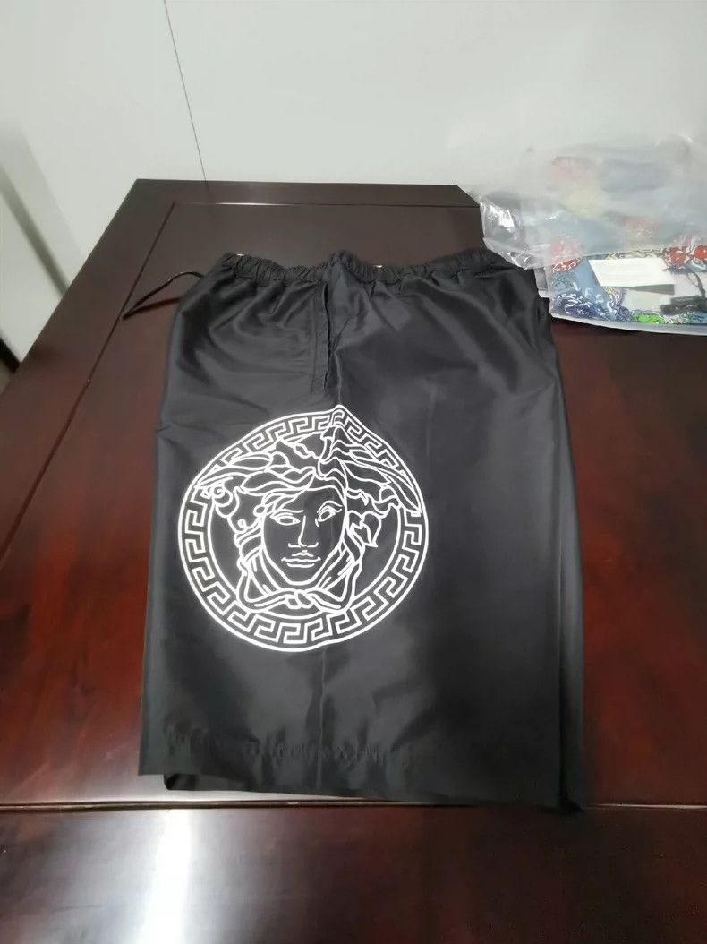 Versace Versace Main line casual shorts Size US 30 / EU 46 - 1 Thumbnail
