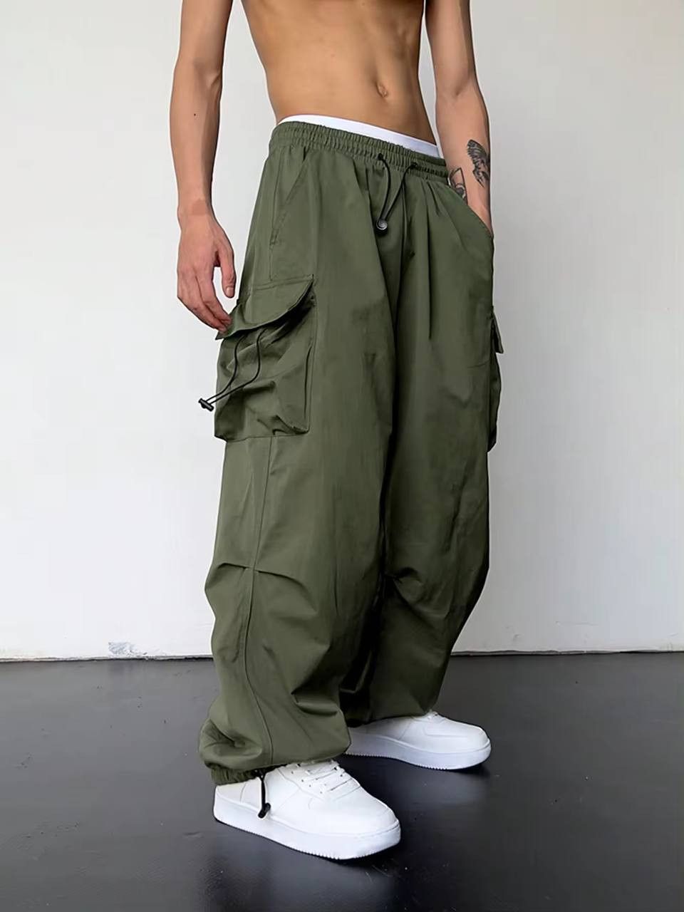Vintage men's monochrome kargo pants y2k Size US 38 / EU 54 - 2 Thumbnail