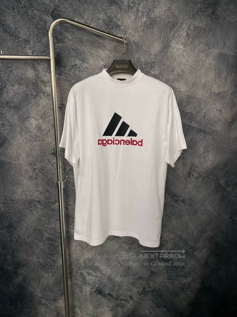 Balenciaga Balenciaga Logo Letter Embroidered Short Sleeve T-Shirt Size US S / EU 44-46 / 1 - 1 Thumbnail