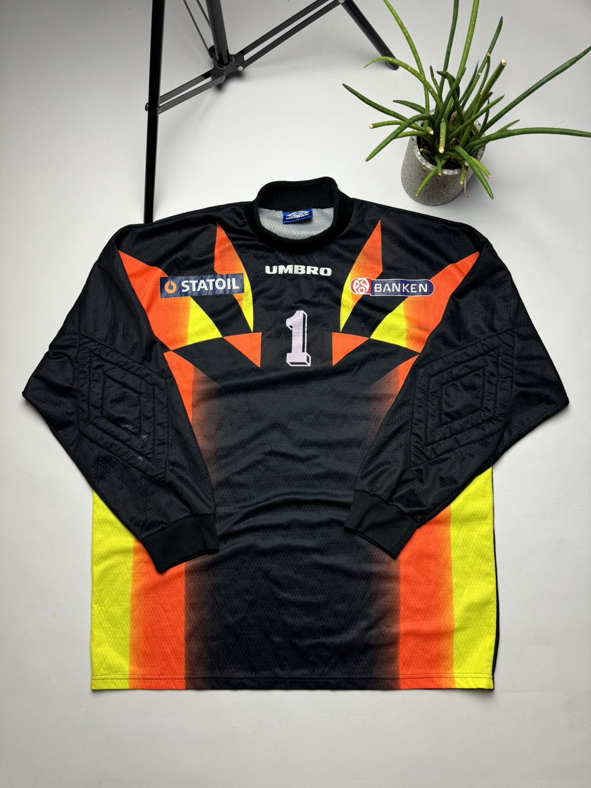 Umbro × Vintage Rare umbro goalkeeper soccer jersey long+shorts Size US XL / EU 56 / 4 - 2 Thumbnail