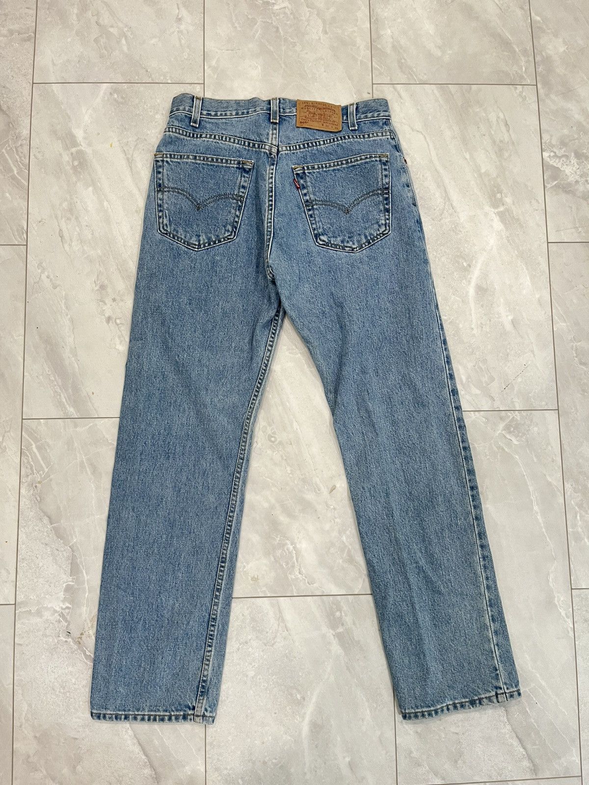 Levi's × Vintage Vintage Levi's 505 made in USA regular fit medium wash denim Size US 32 / EU 48 - 1 Thumbnail