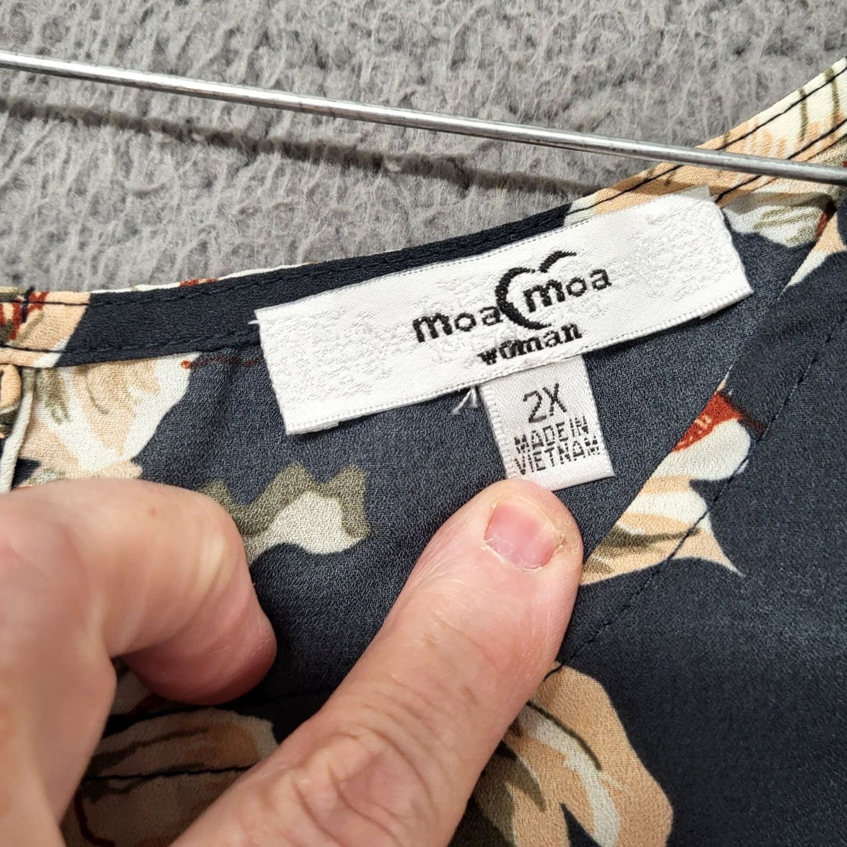 Vintage Moa Moa Women 2X Black Floral Cold Shoulder Semi Sheer Keyhole Back Elegant Blouse Shirt (2XL, Regular) Size XXL / US 16-18 / IT 52-54 - 3 Thumbnail