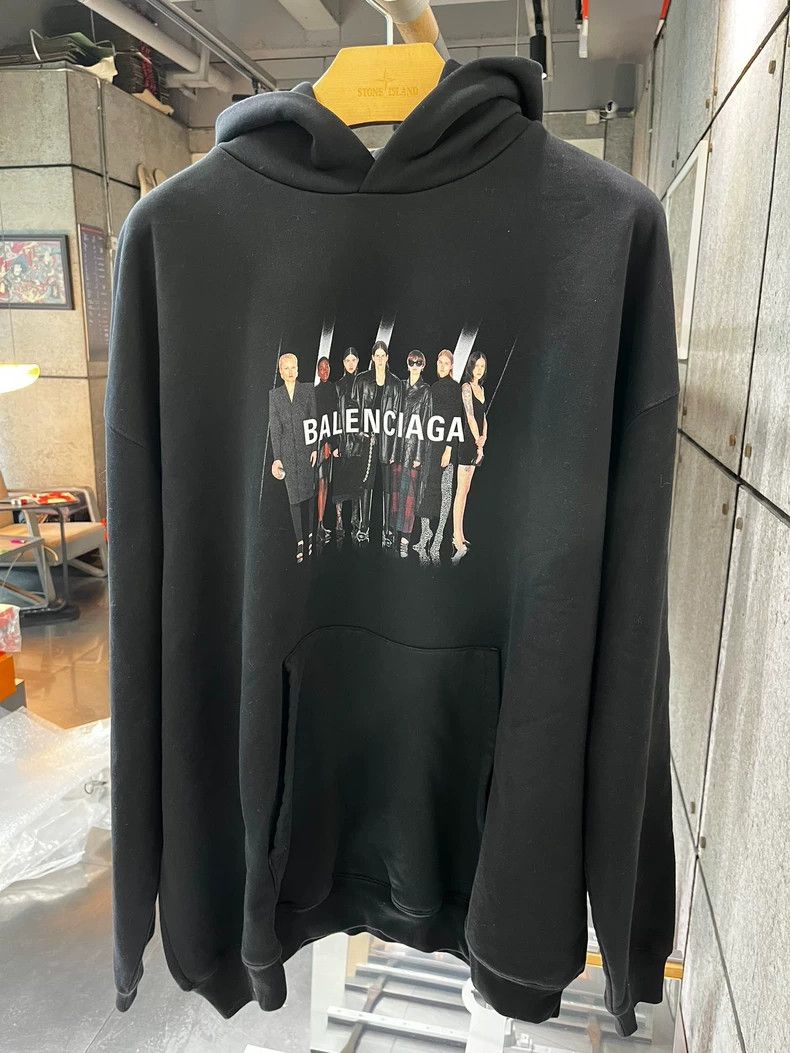 Balenciaga Balenciaga Black portrait hoodie Size US XXS / EU 40 - 1 Thumbnail
