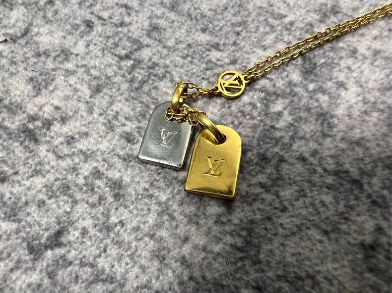 Louis Vuitton Louis Vuitton Old Flower Double Tag Necklace Size ONE SIZE - 3 Thumbnail