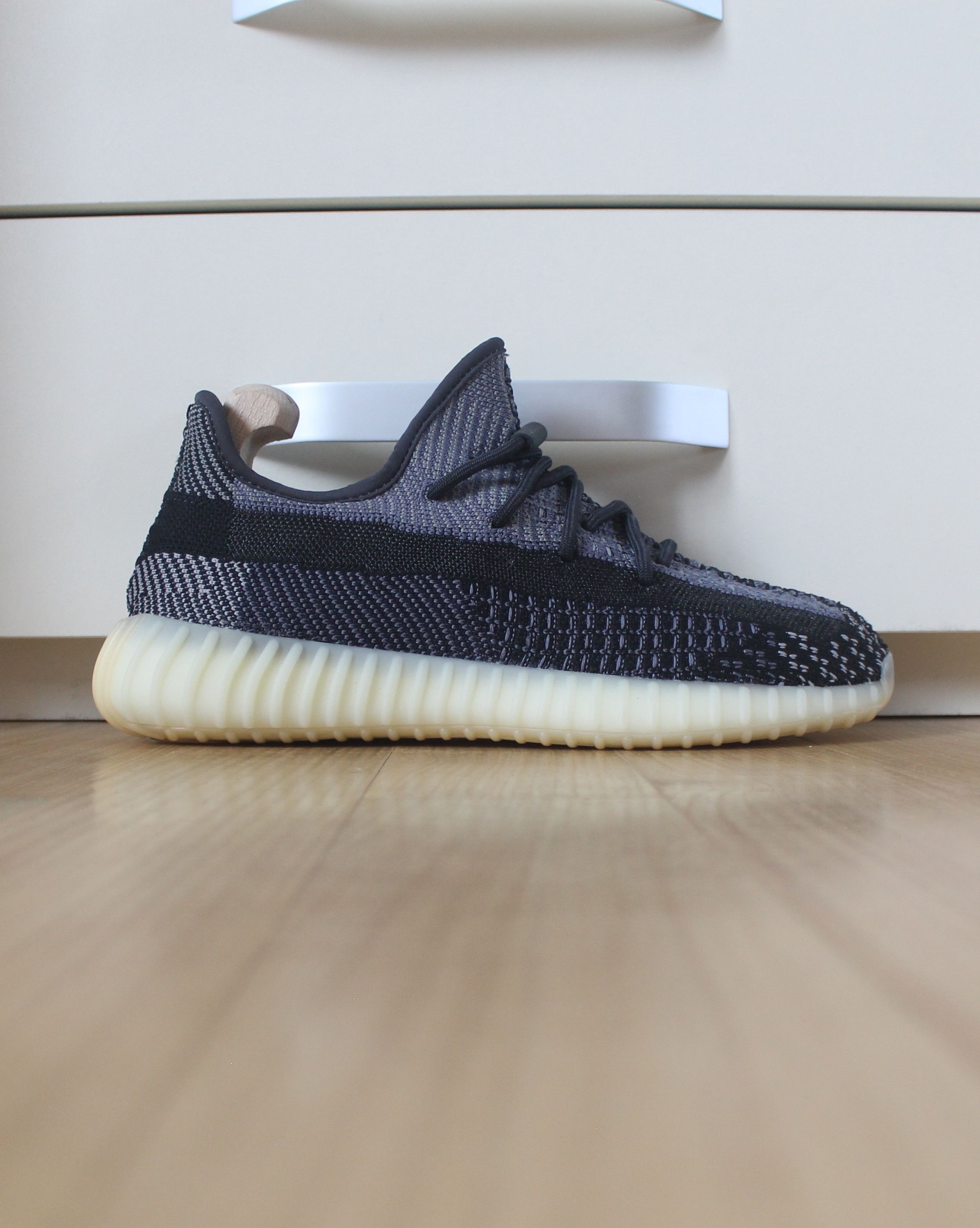 Adidas Yeezy Boost 350 V2 Carbon FZ5000 Size US 9 / EU 42 - 4 Thumbnail