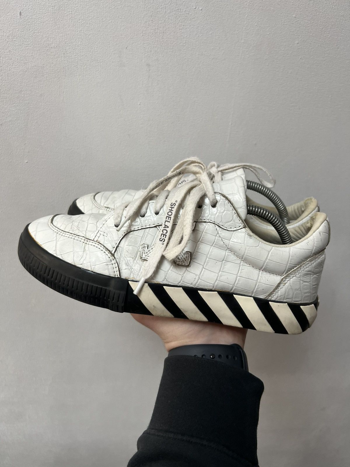 Off-White Off-White Low Vulcanized white/white Sneaker Leather Size US 8 / EU 41 - 8 Thumbnail