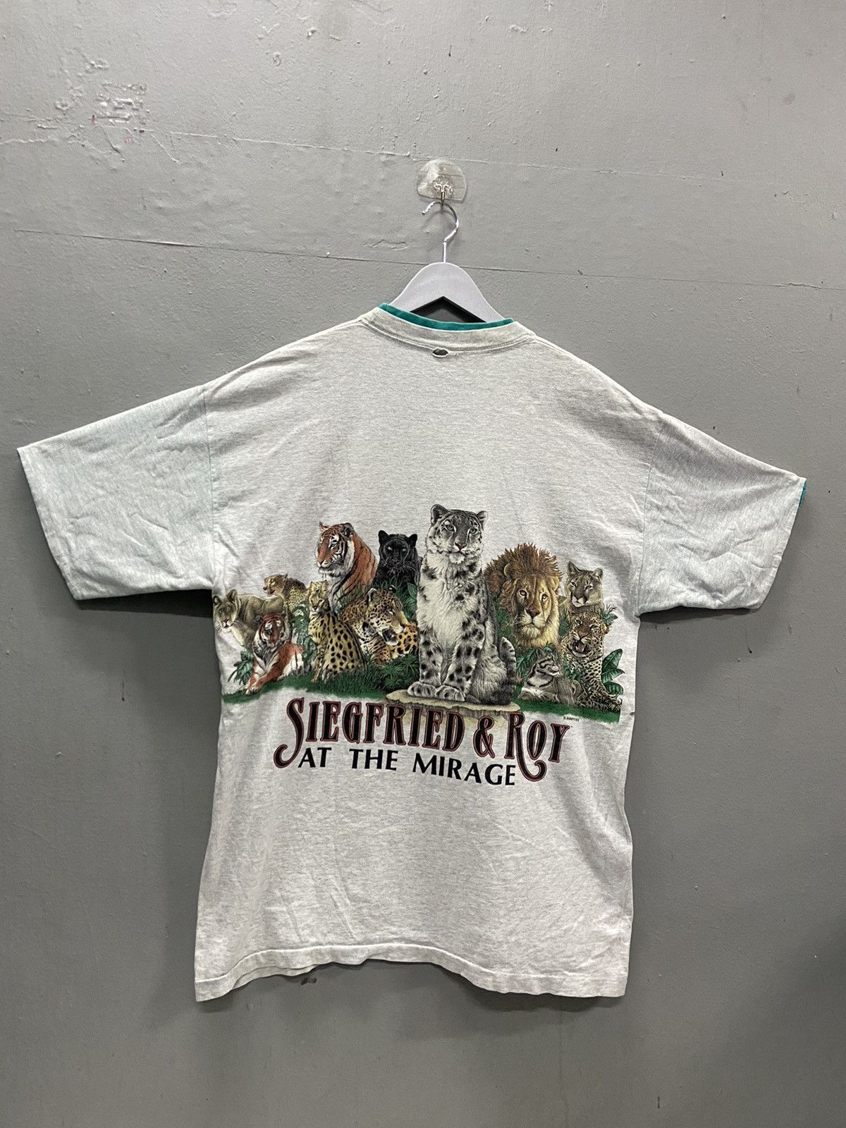 Habitat VINTAGE HABITAT XCII SIEGFRIED &ROY AT THE MIRRAGE TEE SHIRT Size US XL / EU 56 / 4 - 5 Thumbnail