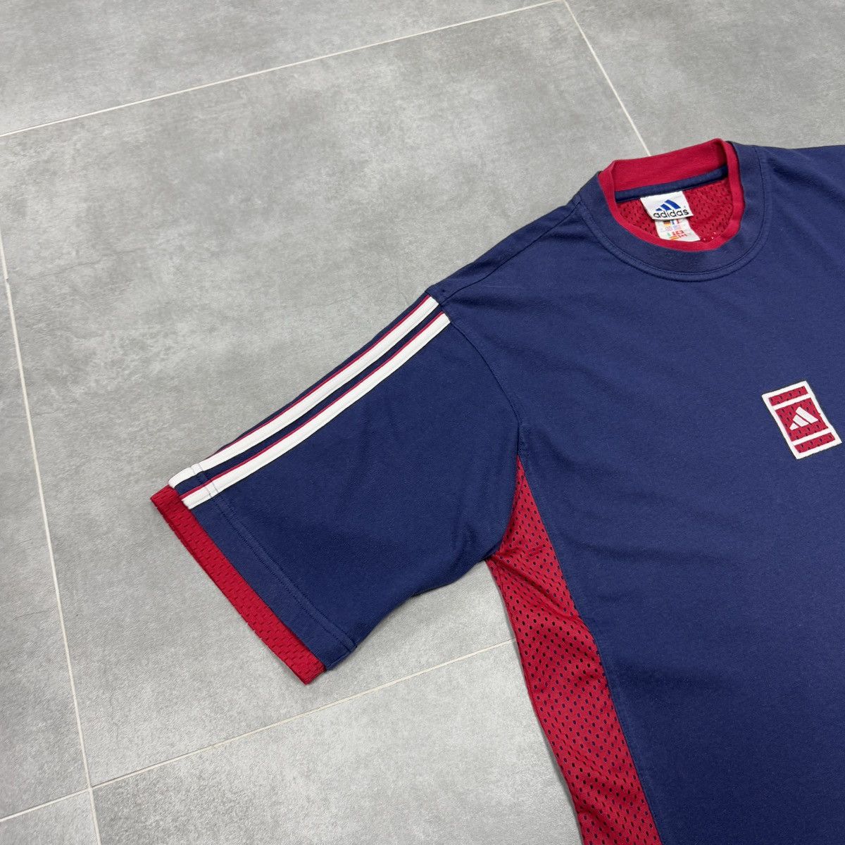 Adidas × Vintage Vintage Adidas Embroidered Box Logo T-Shirt Size L Size US L / EU 52-54 / 3 - 3 Thumbnail