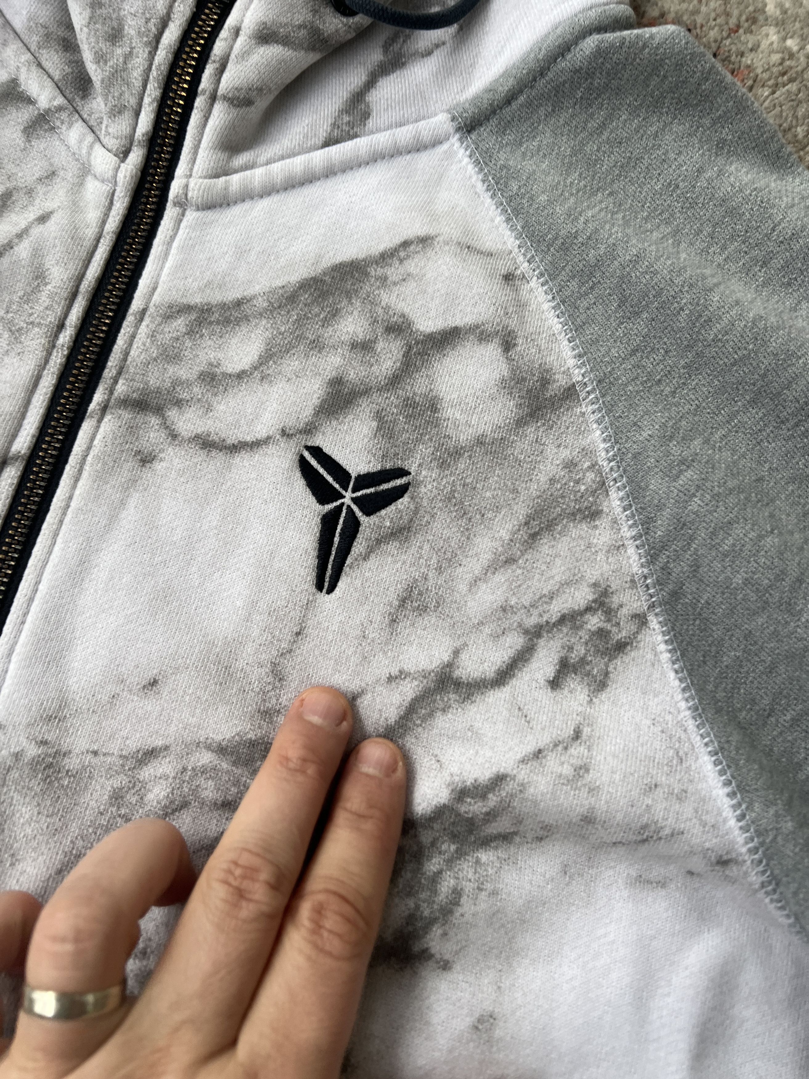 Nike Nike Kobe Creating a Masterpiece Since 1999 MMXIV Zip Hoodie Size US M / EU 48-50 / 2 - 3 Thumbnail