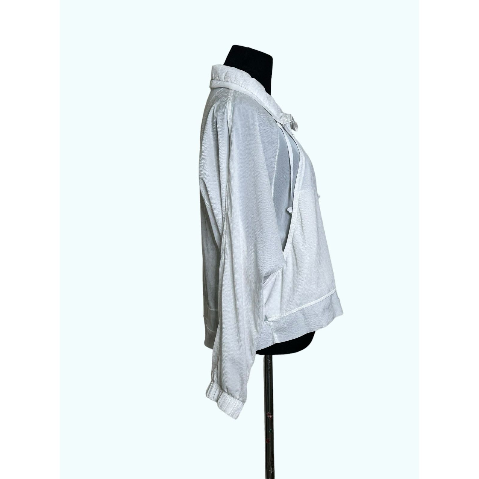 Lululemon Lululemon white long sleeves lightweight jacket size 4 Size S / US 4 / IT 40 - 10 Thumbnail