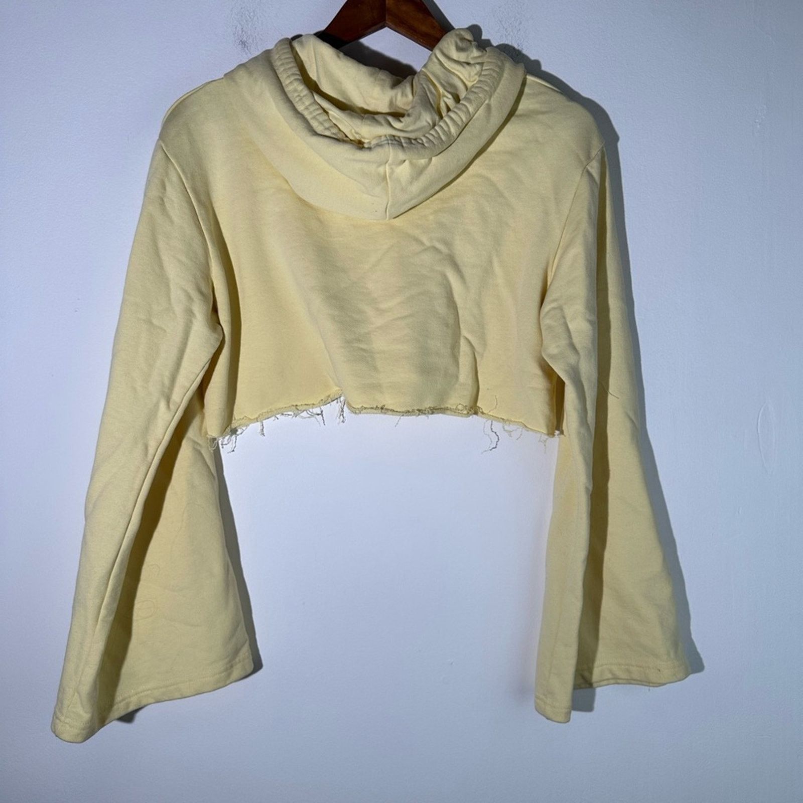 Forever 21 Forever 21 Cropped Bell Sleeve Sweatshirt Size M / US 6-8 / IT 42-44 - 4 Thumbnail