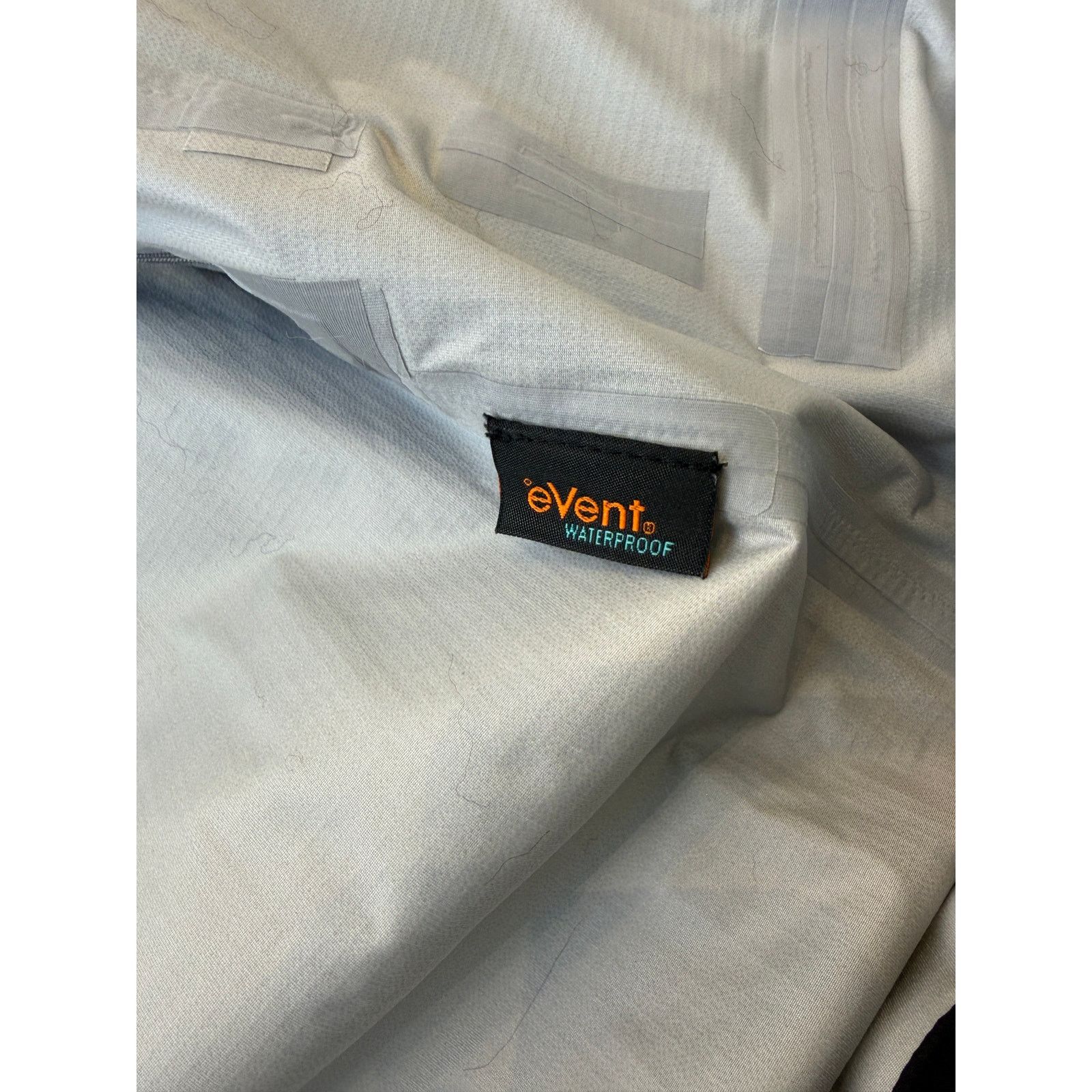 And Wander and wander EVent Dropping Pocket Rain Jacket Size US L / EU 52-54 / 3 - 7 Thumbnail